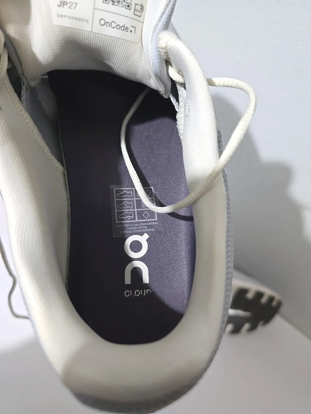 On Running Cloud 6 Running Shoes  Light Gray/White Women's Size 10
